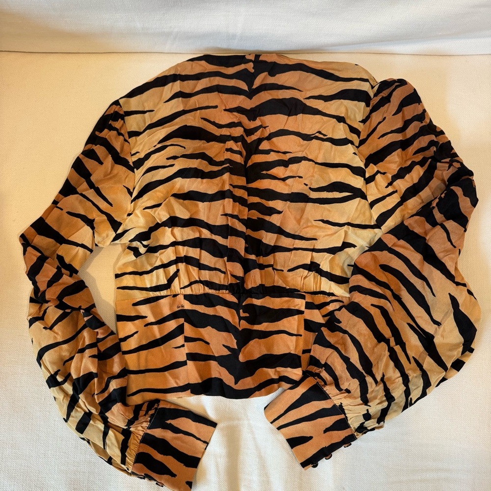 Realisation Par Kaia Silk Top in Tiger - Picture 7 of 10